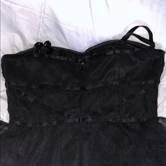 Black dress - Picture 4 of 4